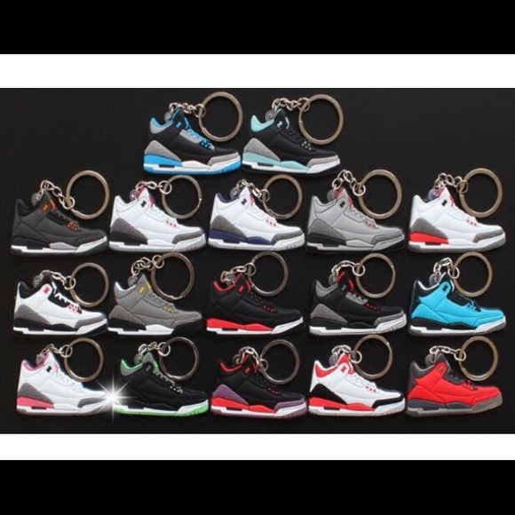 10 Jordan and Nike Random Shoe Keychains - Retro Sneakers Basketball - Picture 8 of 15